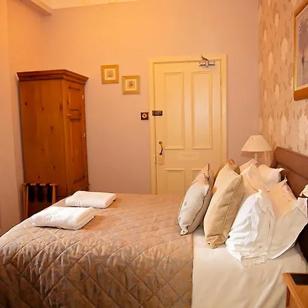 Fir Trees Bed and breakfast 4*