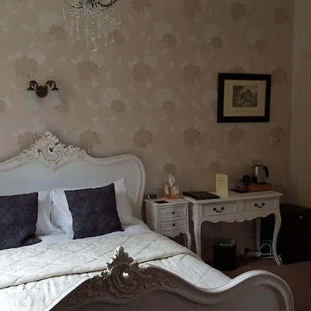 Oda ve Kahvaltı Fir Trees