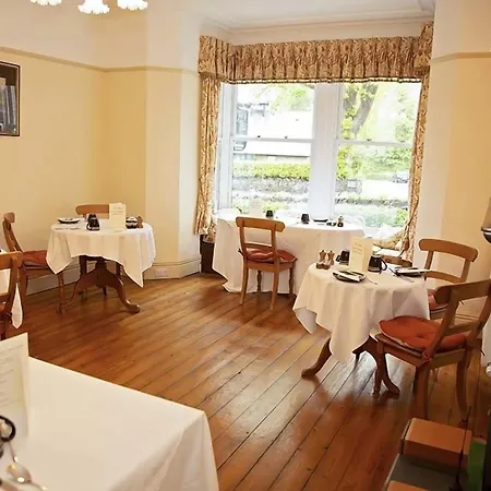 Oda ve Kahvaltı Fir Trees